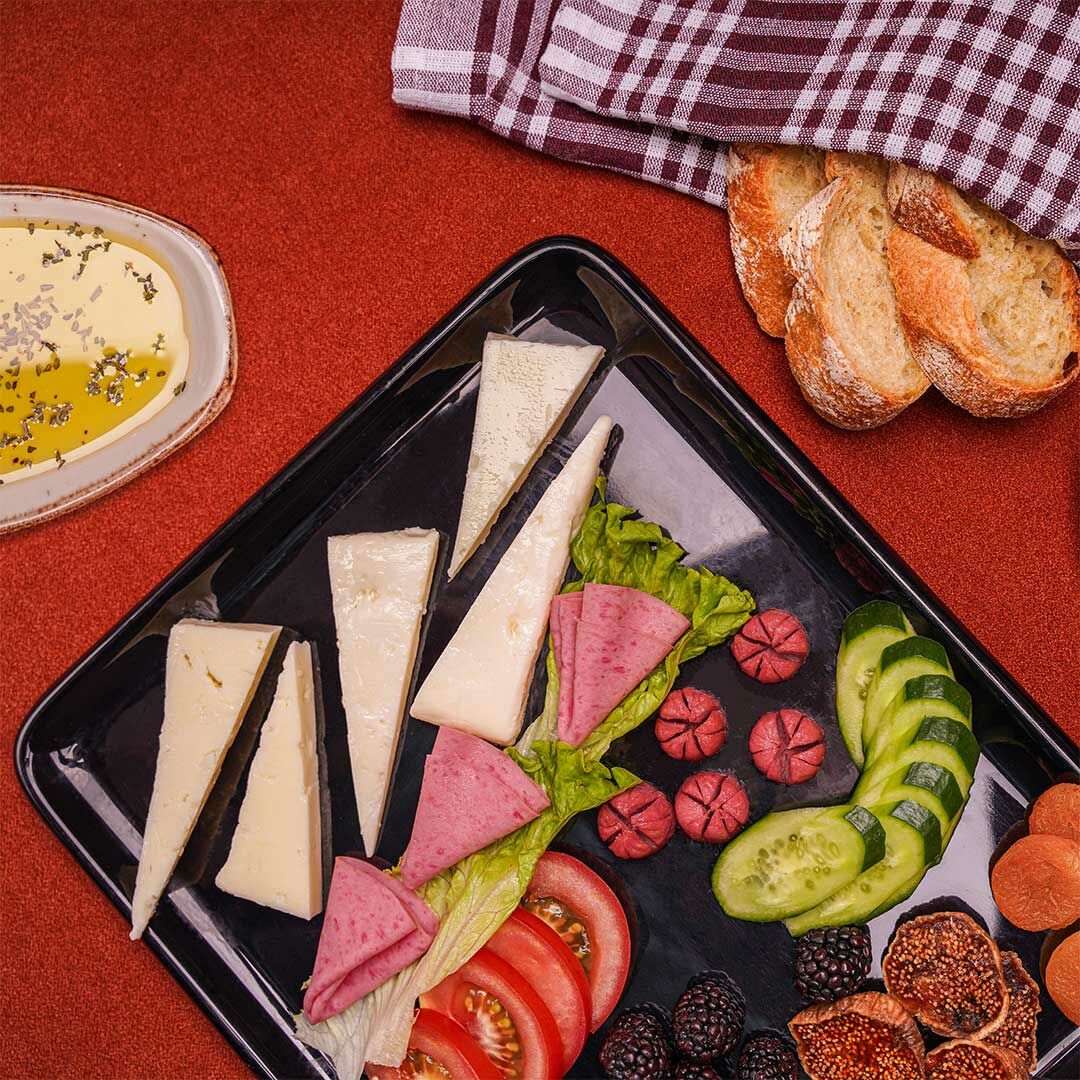 Tam Yağlı Sezon Üçlü Karışım Peynir 700 GR (İnek-Keçi-Koyun) Çanakkale — yakın çekim