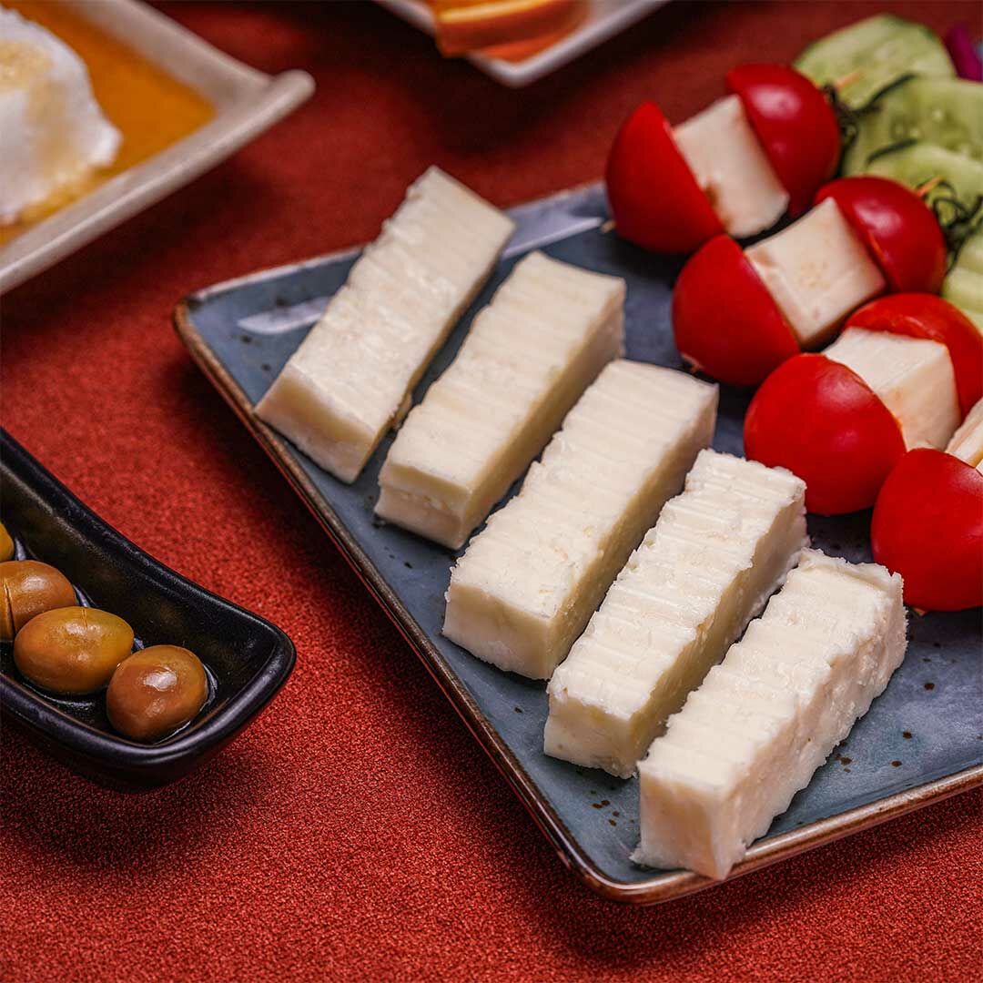 Tam Yağlı İnek Peyniri Çanakkale 700 Gr — yakın çekim