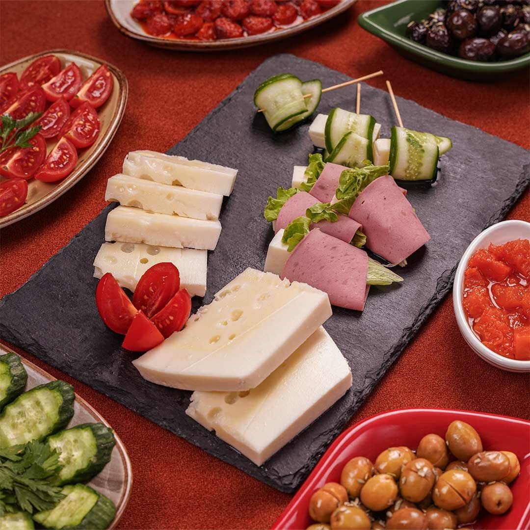 Eski Kelle Peyniri 600 gr (Sezon Üçlü Karışım) — yakın çekim